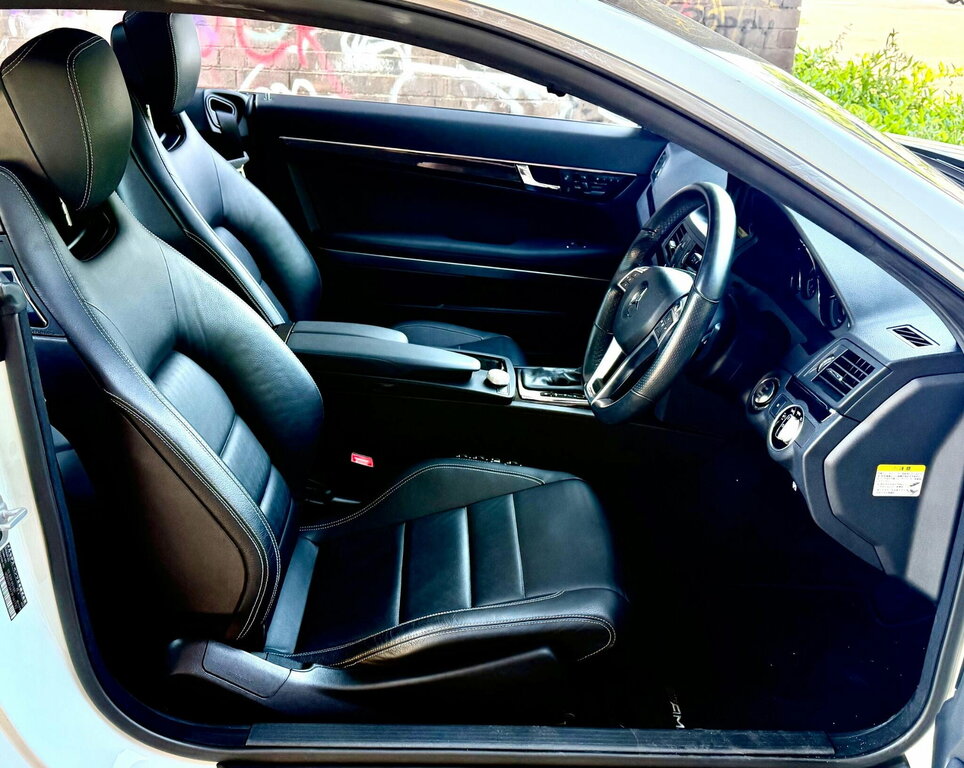 Mercedes-Benz E Class 2012 12 E220 Silver #25