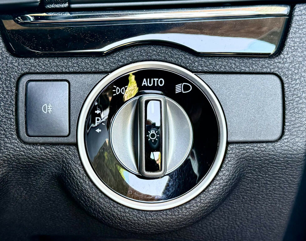 Mercedes-Benz E Class 2012 12 E220 Silver #42