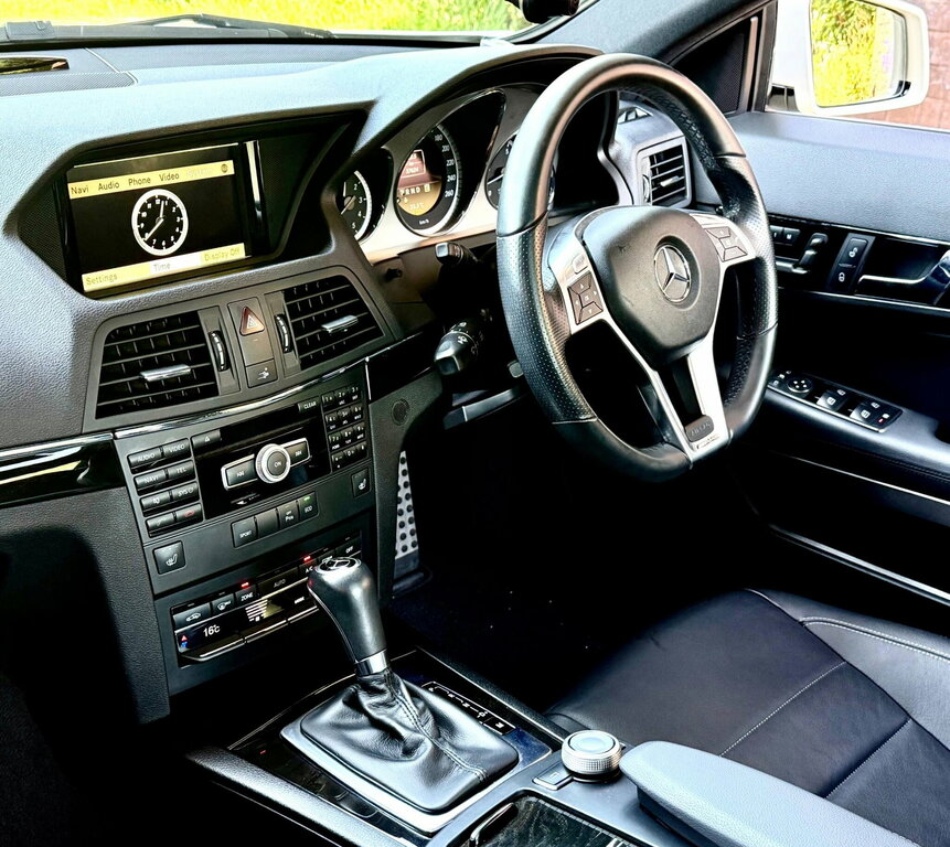 Mercedes-Benz E Class 2012 12 E220 Silver #24