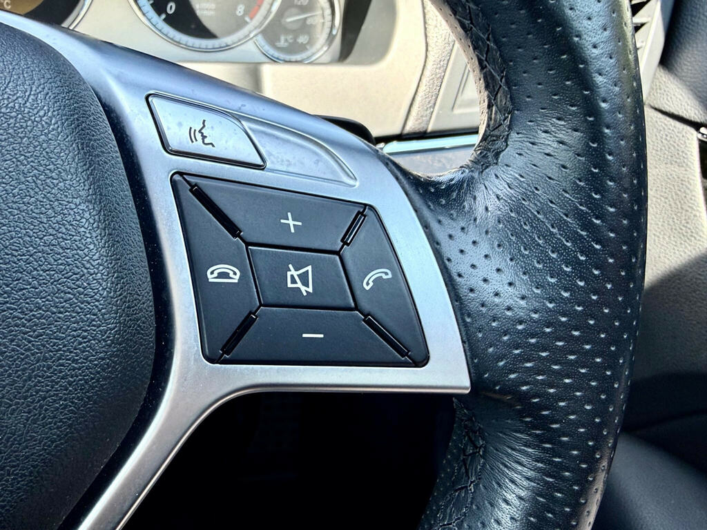 Mercedes-Benz E Class 2012 12 E220 Silver #40