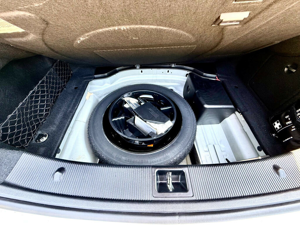 Mercedes-Benz E Class 2012 12 E220 Silver #51