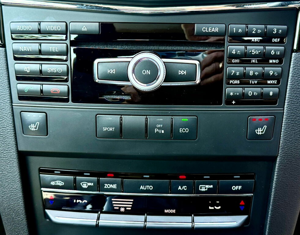 Mercedes-Benz E Class 2012 12 E220 Silver #38