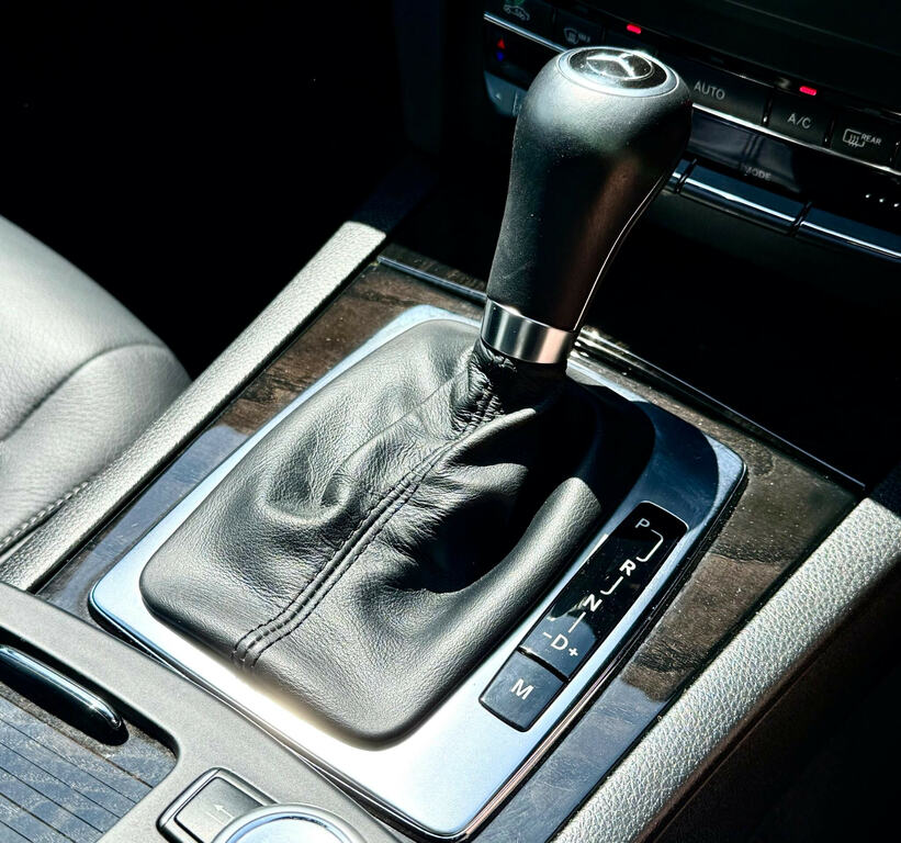 Mercedes-Benz E Class 2012 12 E220 Silver #37