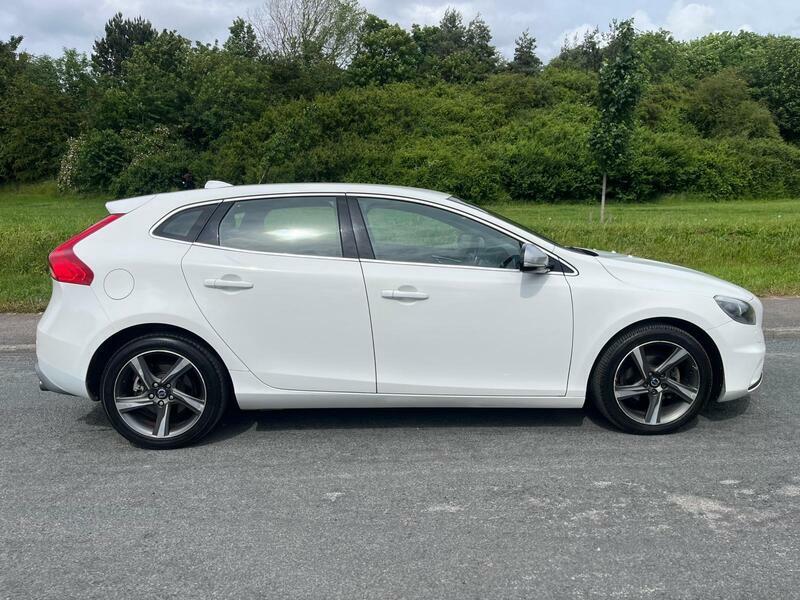 Volvo V40 1.6 D2 R-design Euro 5 Ss White