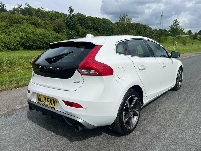 Volvo V40 1.6 D2 R-design Euro 5 Ss White #2