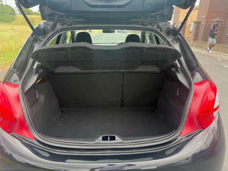 Peugeot 208 1.2 Style 82 Bhp Black #9