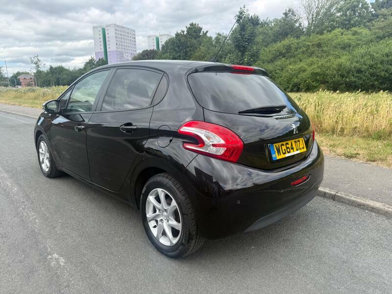 Peugeot 208 1.4 Hdi Style Euro 5 Black #3