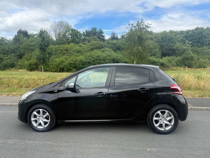 Peugeot 208 1.4 Hdi Style Euro 5 Black #4