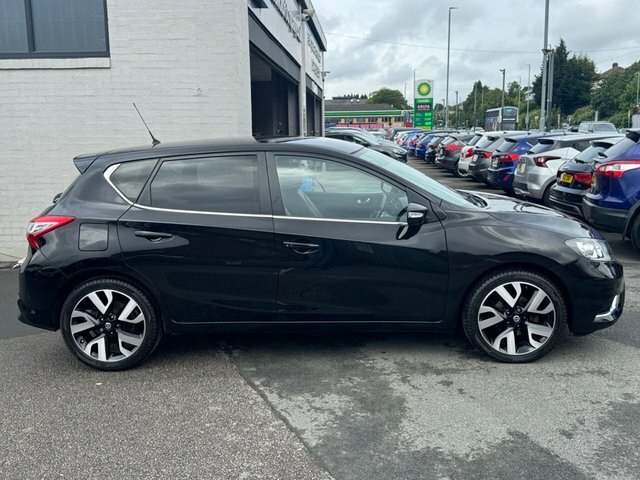 Nissan Pulsar Hatchback Black #2