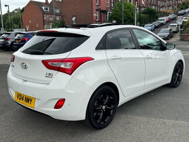 Hyundai I30 Hatchback White #3