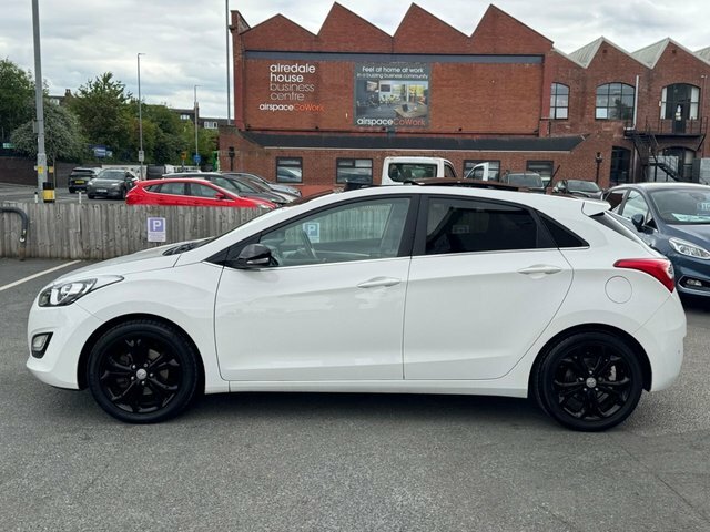 Hyundai I30 Hatchback White #6