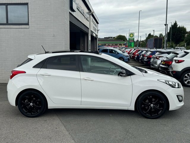 Hyundai I30 Hatchback White #2