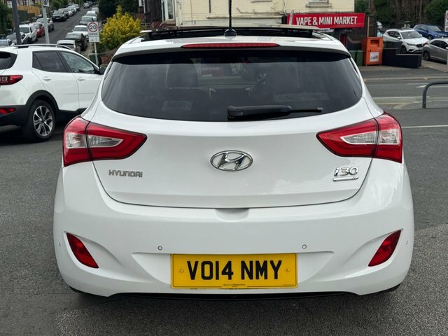 Hyundai I30 Hatchback White #4