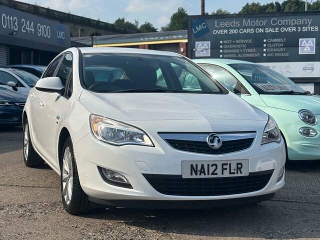 Vauxhall Astra Hatchback NA12FLR White #3