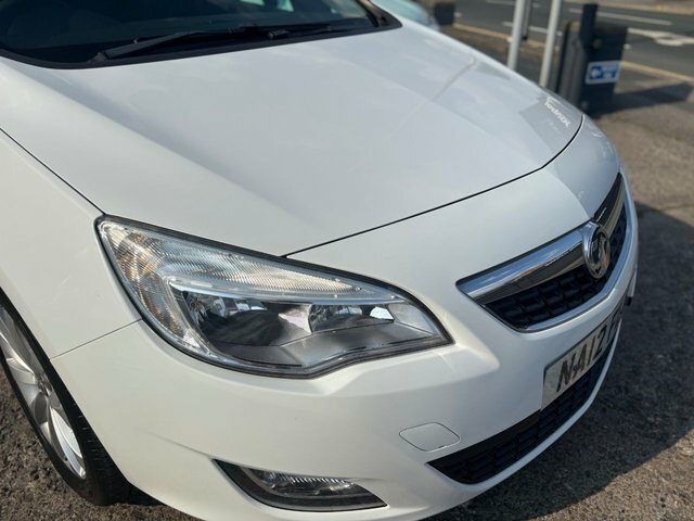Vauxhall Astra Hatchback NA12FLR White #5
