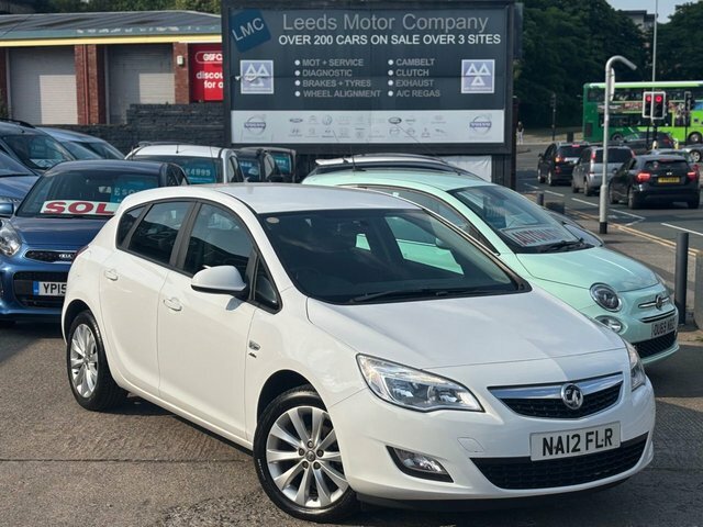 Vauxhall Astra Hatchback NA12FLR White #2