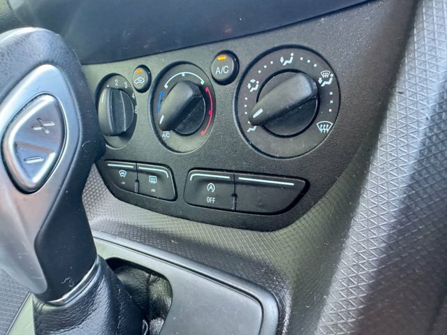 Ford Grand Tourneo Connect Mpv 1.5 Tdci Titanium 2017 Blue #43