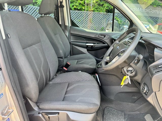 Ford Grand Tourneo Connect Mpv 1.5 Tdci Titanium 2017 Blue #35