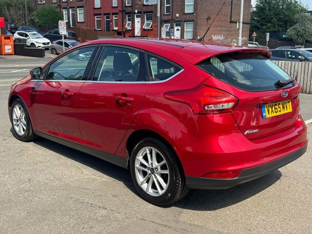 Ford Focus Hatchback Red #5