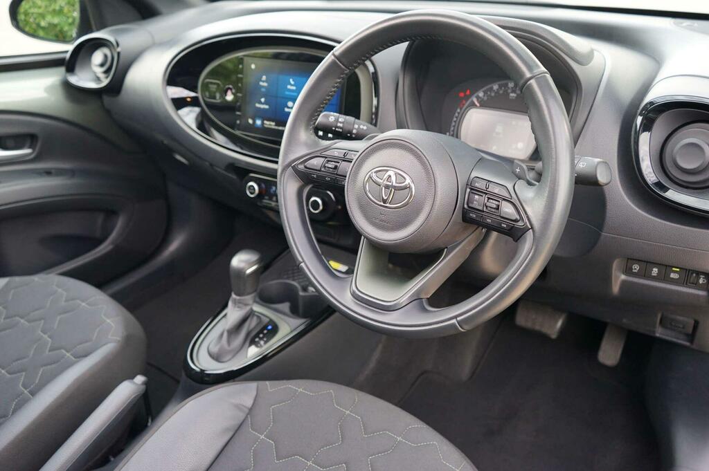 Toyota Aygo X Exclusive Green #2