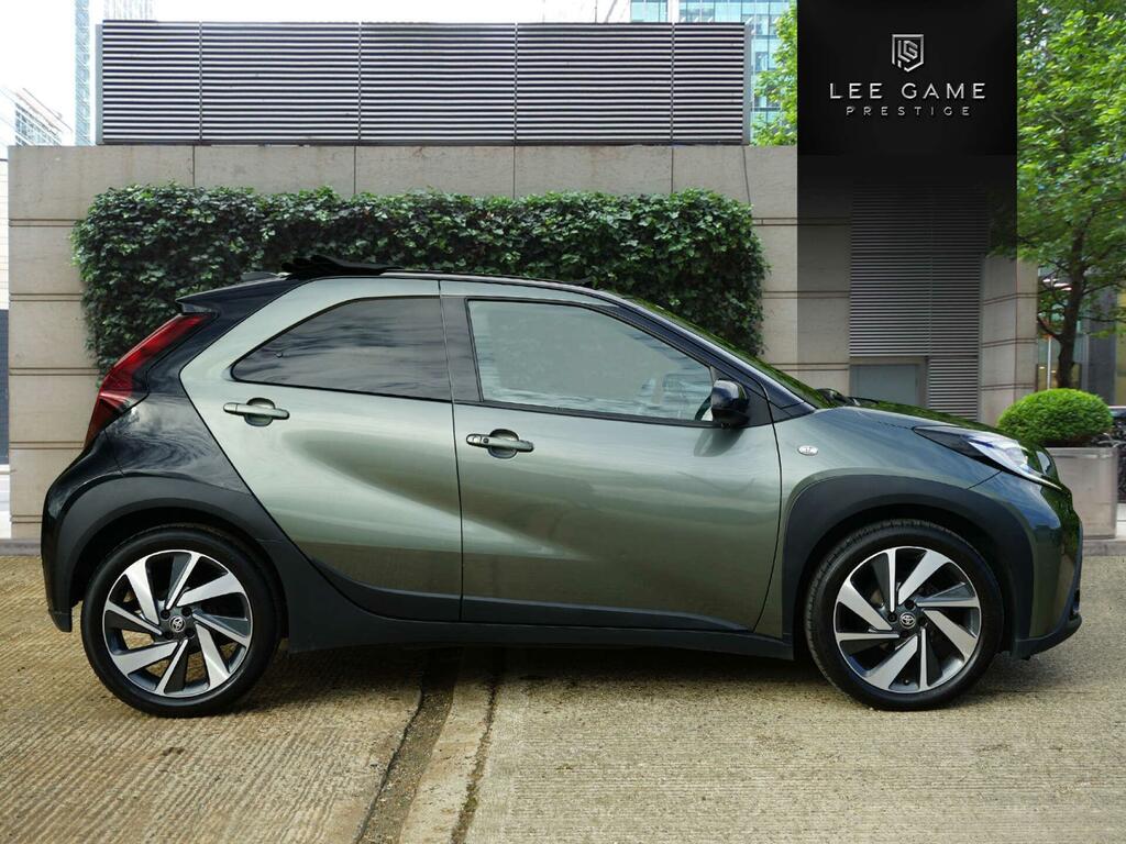 Toyota Aygo X Exclusive Green #4