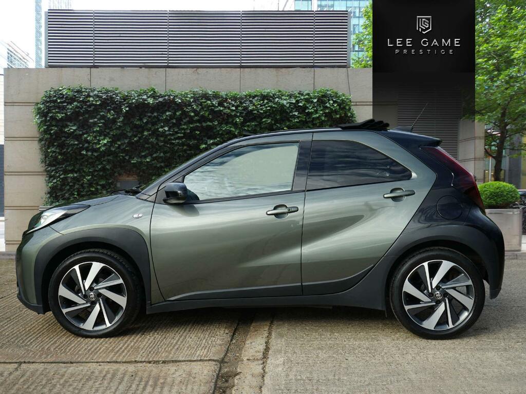 Toyota Aygo X Exclusive Green #5