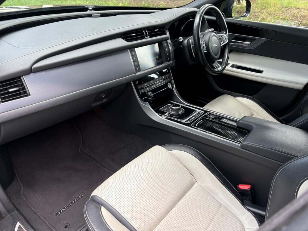 Jaguar XF 3.0D V6 S Black #27