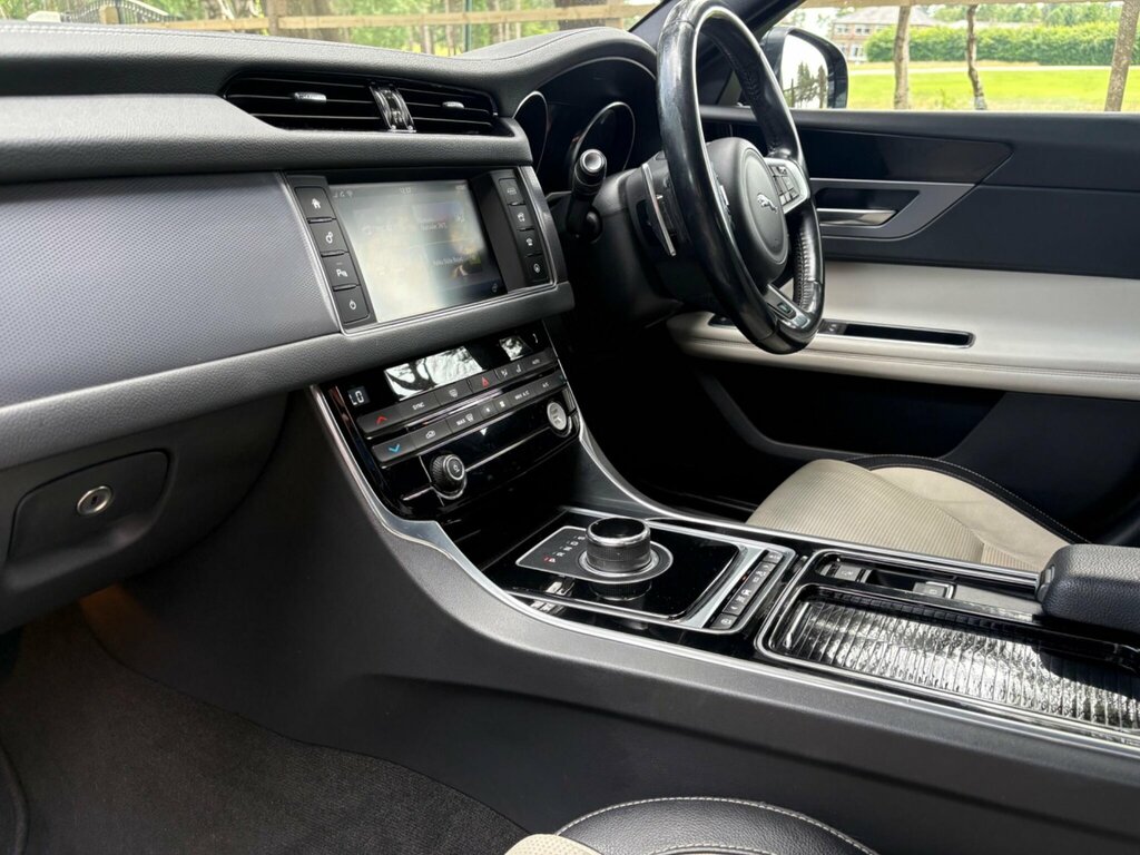 Jaguar XF 3.0D V6 S Black #28