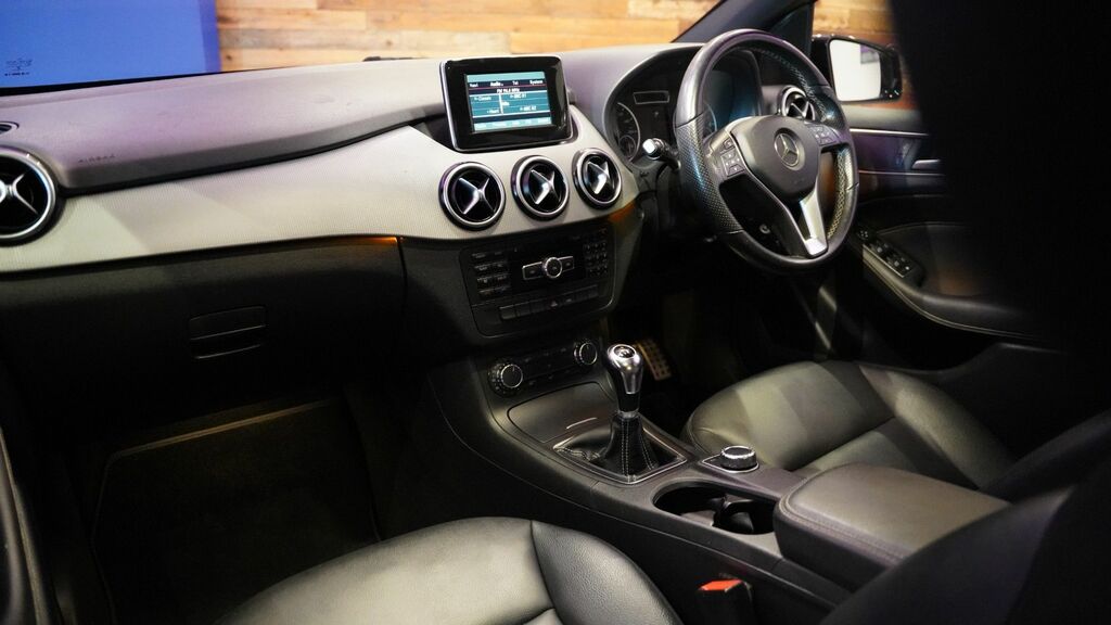 Mercedes-Benz B Class 2014 1.6 B180 Sport Mpv Euro 6 White #2