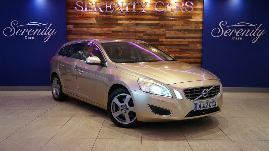 Volvo V60 2.0 D3 R-design Red #1
