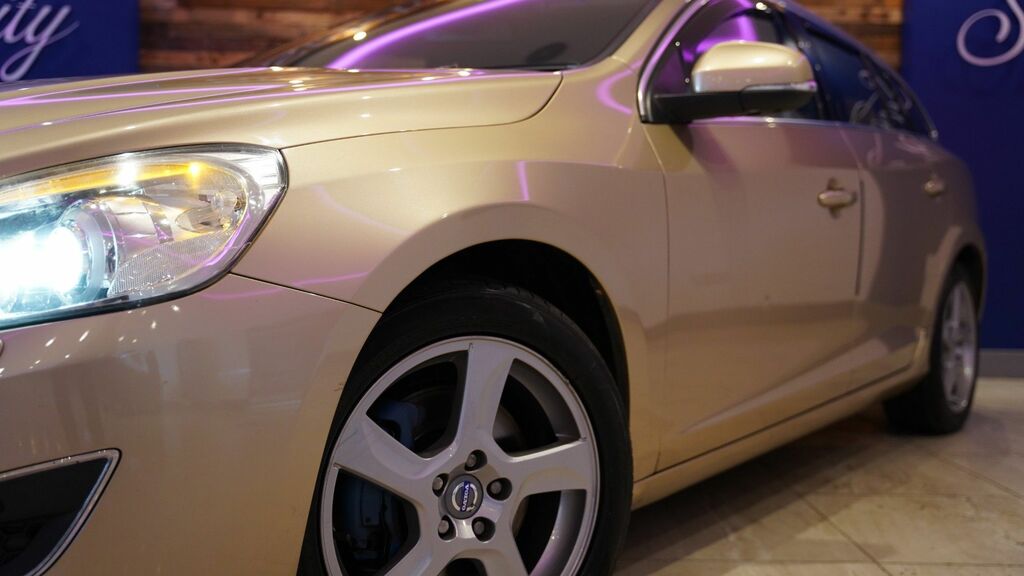 Volvo V60 2.0 D3 R-design Red #15