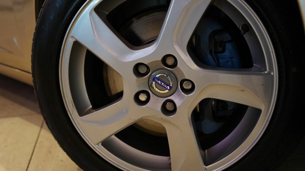 Volvo V60 2.0 D3 R-design Red #6
