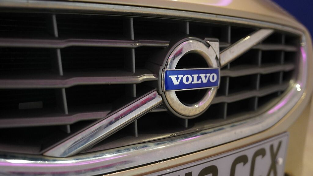 Volvo V60 2.0 D3 R-design Red #4