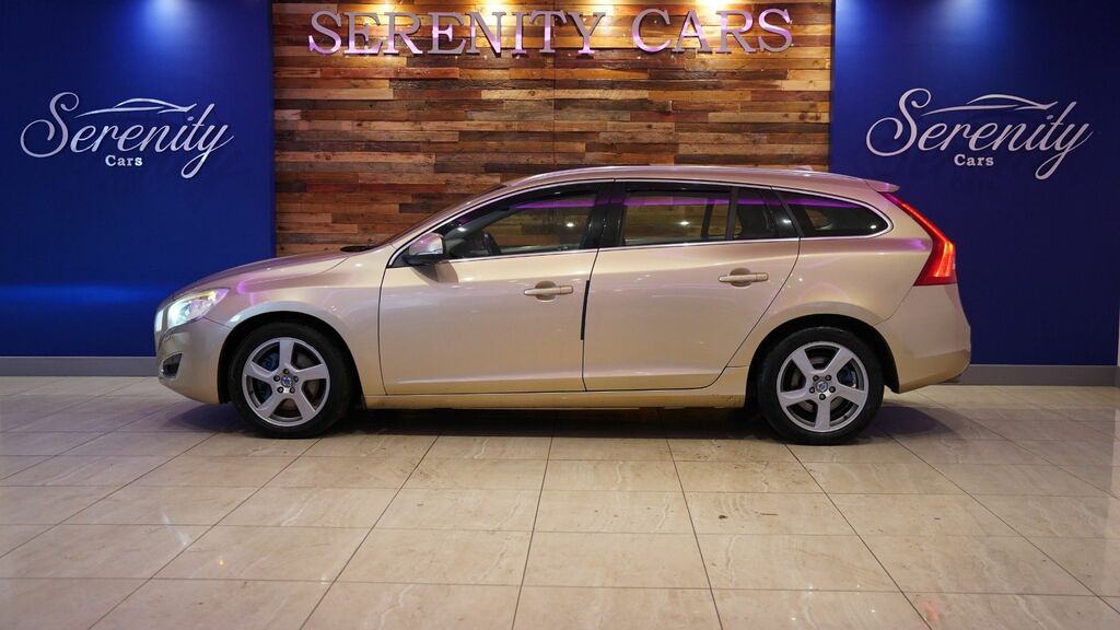 Volvo V60 2.0 D3 R-design Red #17