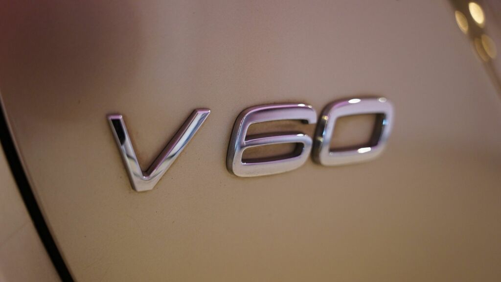 Volvo V60 2.0 D3 R-design Red #20