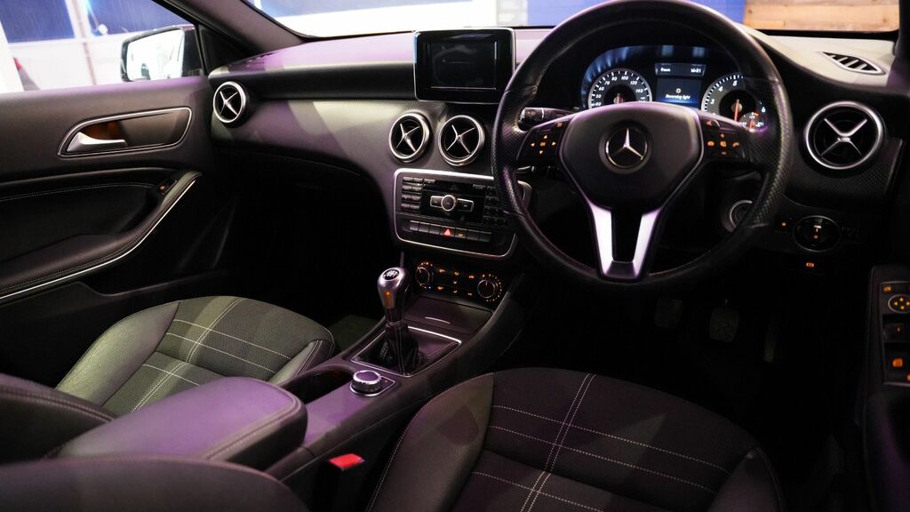 Mercedes-Benz A Class 2014 1.6 A180 Sport Hatchback Eu Purple #2