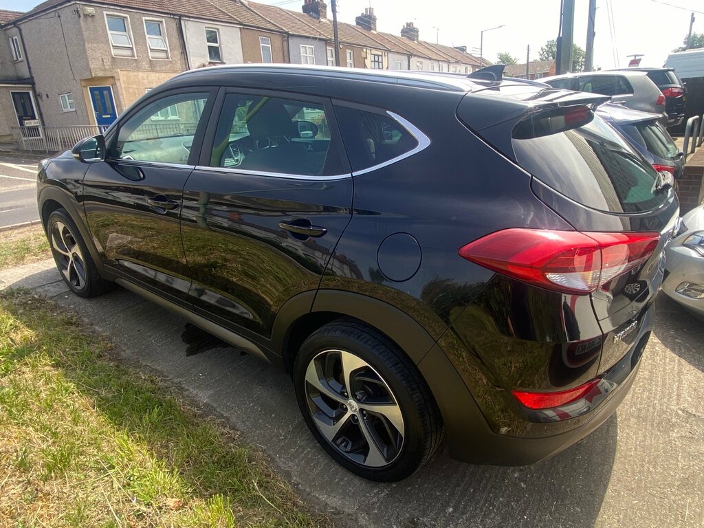 Hyundai Tucson Red #7