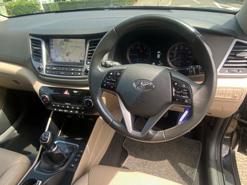Hyundai Tucson Red #9