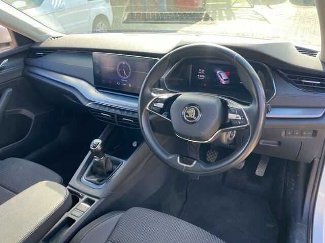 Skoda Octavia 2.0 Tdi Se Technology WN23JBY White #3