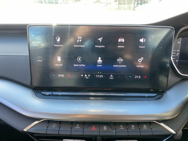 Skoda Octavia 2.0 Tdi Se Technology WN23JBY White #4