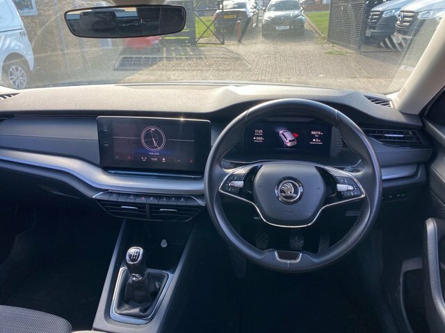 Skoda Octavia 2.0 Tdi Se Technology WN23JBY White #2