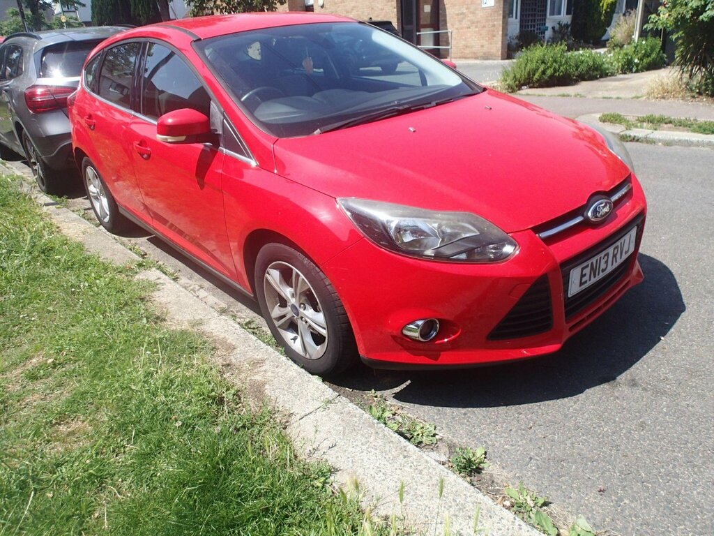 Ford Focus 1.6 Zetec Powershift Euro 5 Red