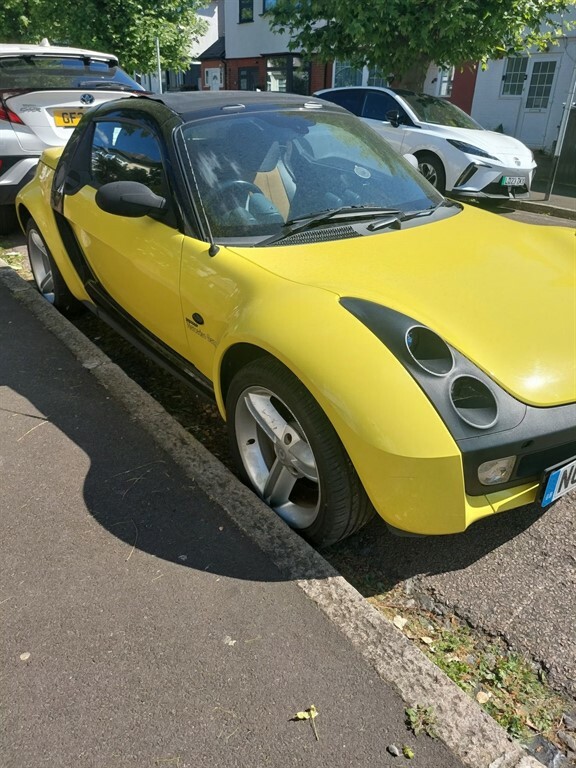 Smart Roadster 0.7 L 80 Rhd Yellow