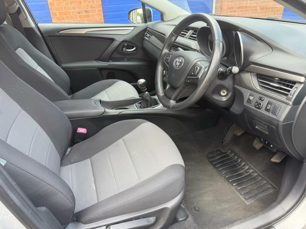 Toyota Avensis 1.6 D-4d Active Touring Sports Euro 6 Ss Silver #3