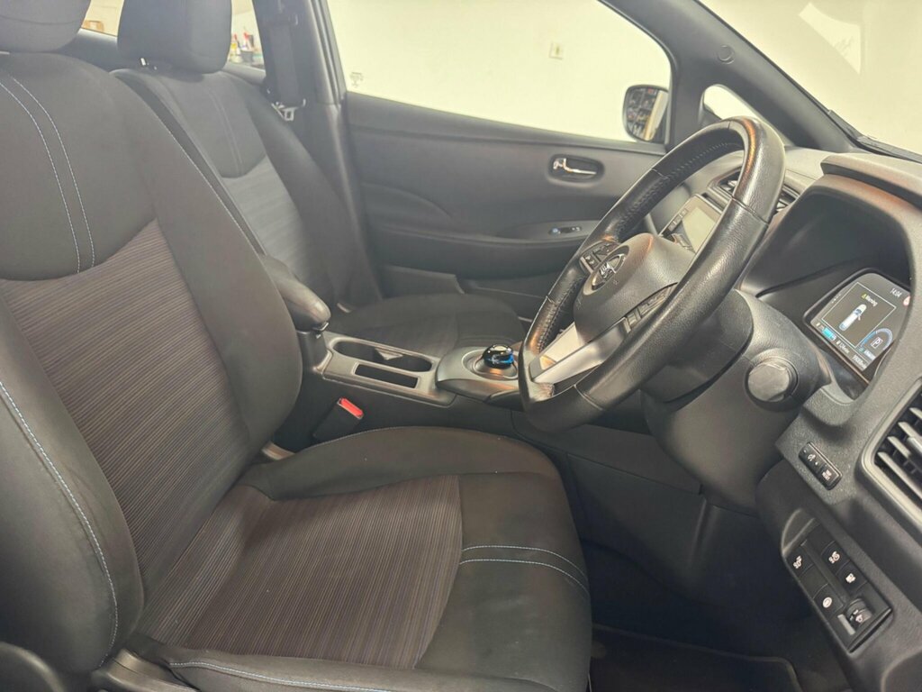 Nissan Leaf 40Kwh Tekna Hatchback Silver #9