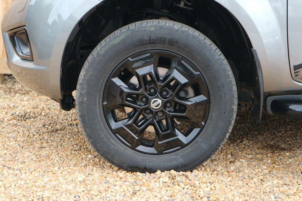 Nissan Navara Tekna Red #17