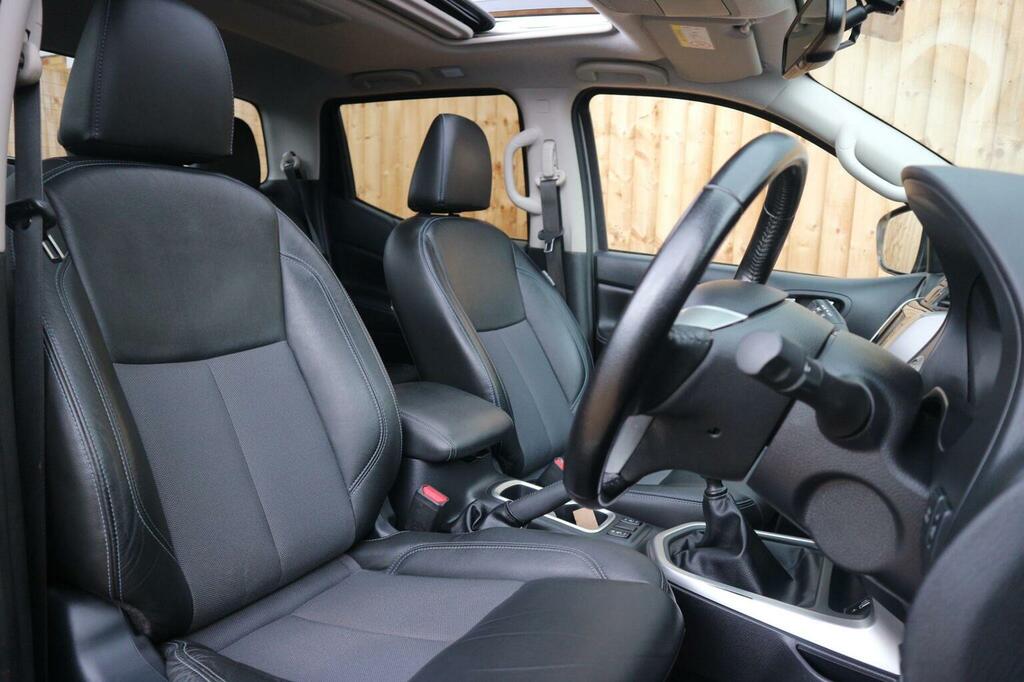 Nissan Navara Tekna Red #27