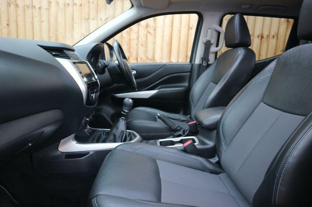 Nissan Navara Tekna Red #28