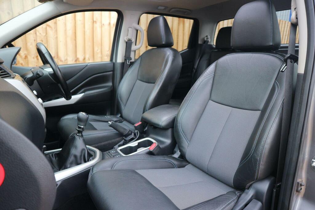 Nissan Navara Tekna Red #29
