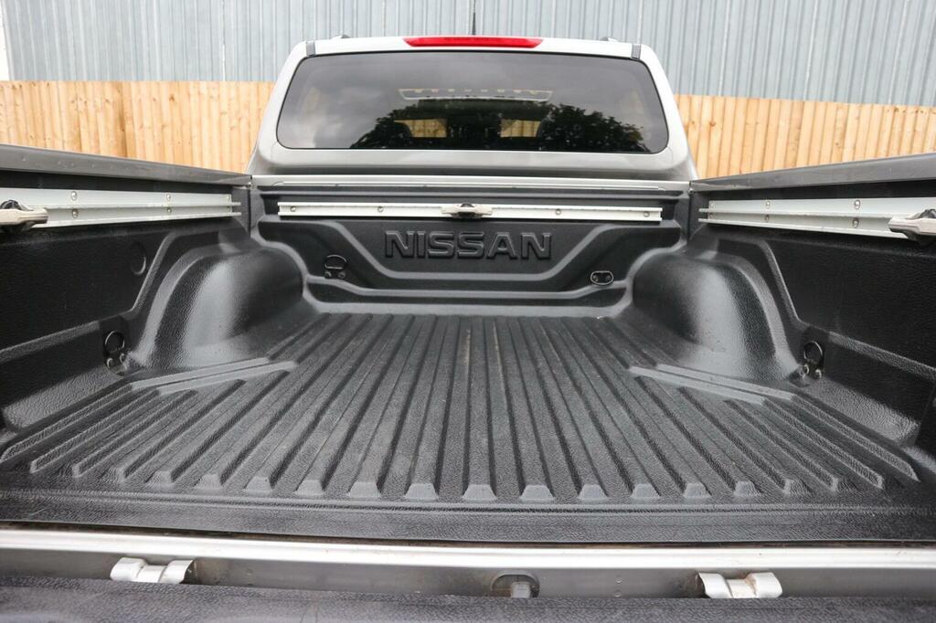 Nissan Navara Tekna Red #22